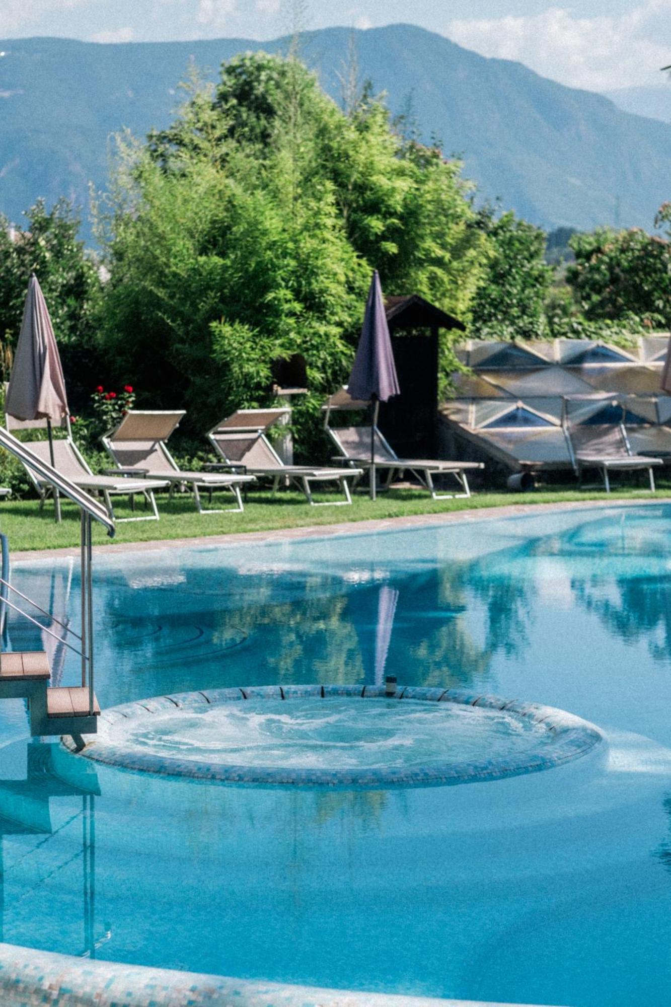 Angerburg Blumenhotel 아피아노 술라 스트라다 델 비노 외부 사진